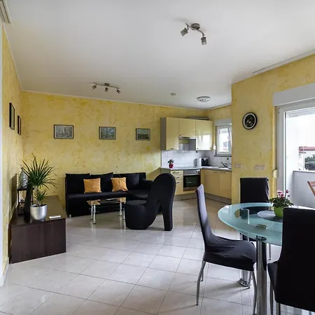 Ben1 Apartment *